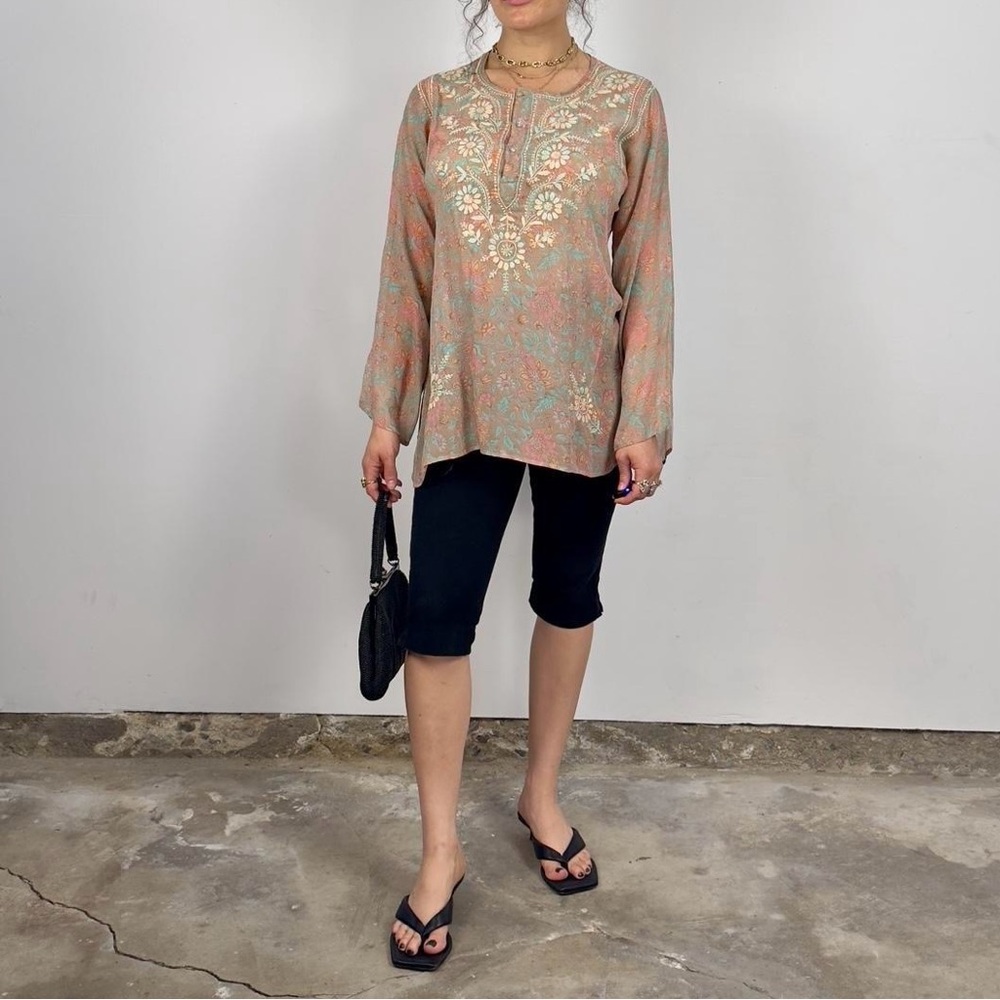 2000s Calypso St. Bart Y2K boho embroidered silk blouse. Women’s size M.